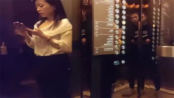 小秋探花新片：22岁清纯嫩妹酒店约炮实录，真空上阵娇喘连连，淫水直流嫩穴特写